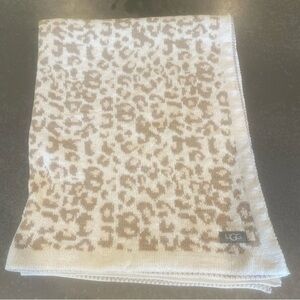 Ugg Jaxon Chenille Baby Blanket leopard mocha VGUC
Like new used condition